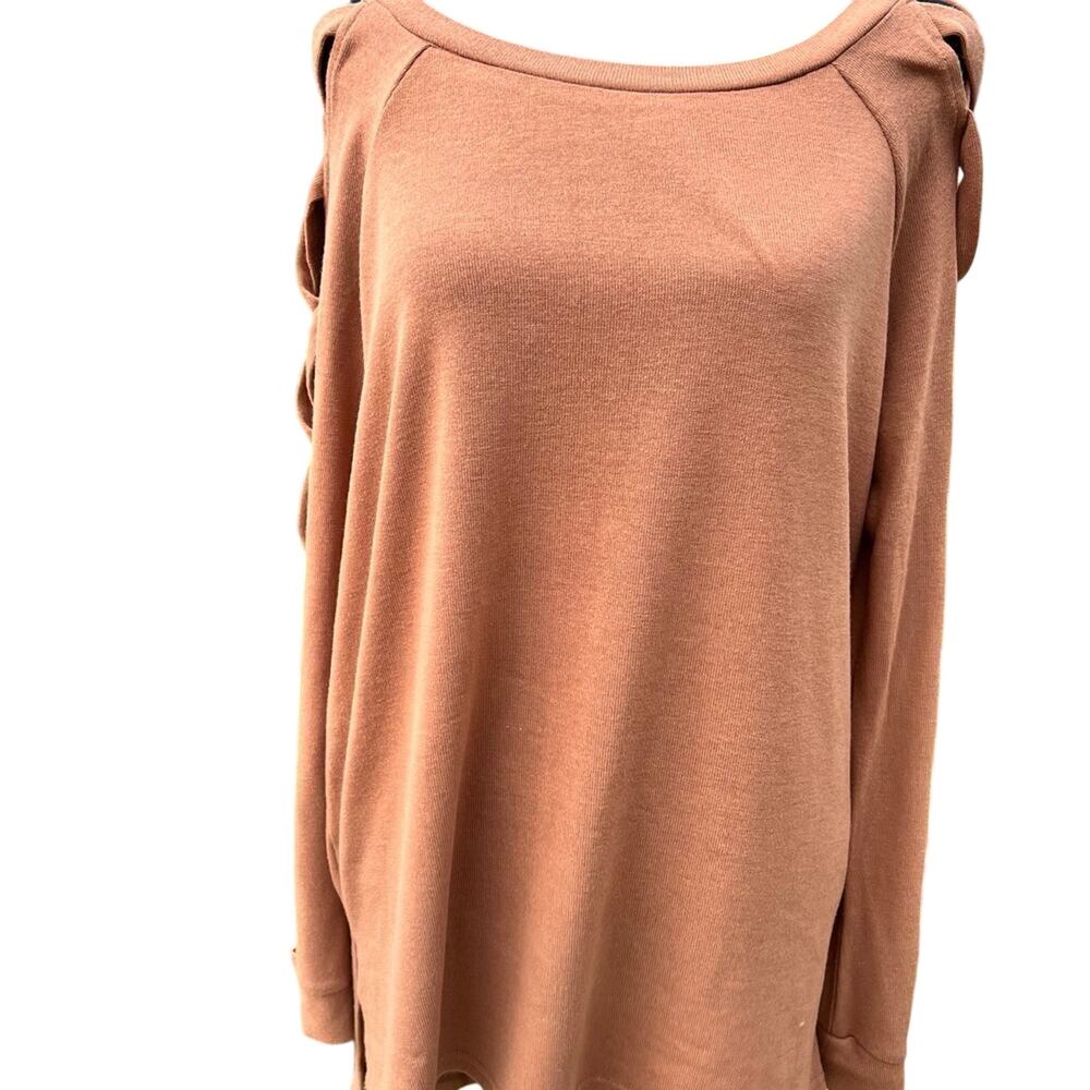 SHE + SKY M women’s long braided sleeve top, brown